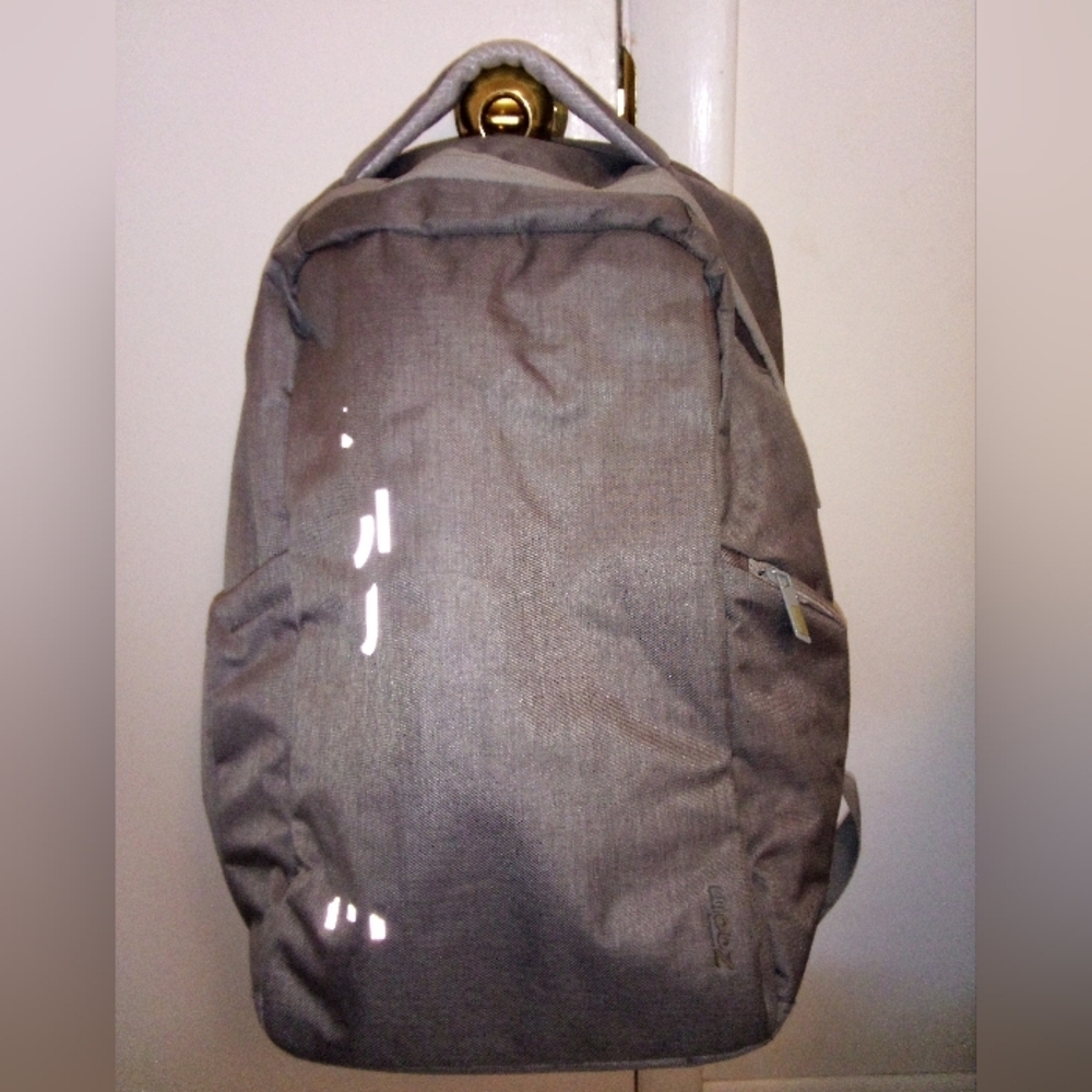 Leeds zoom checkmate backpack